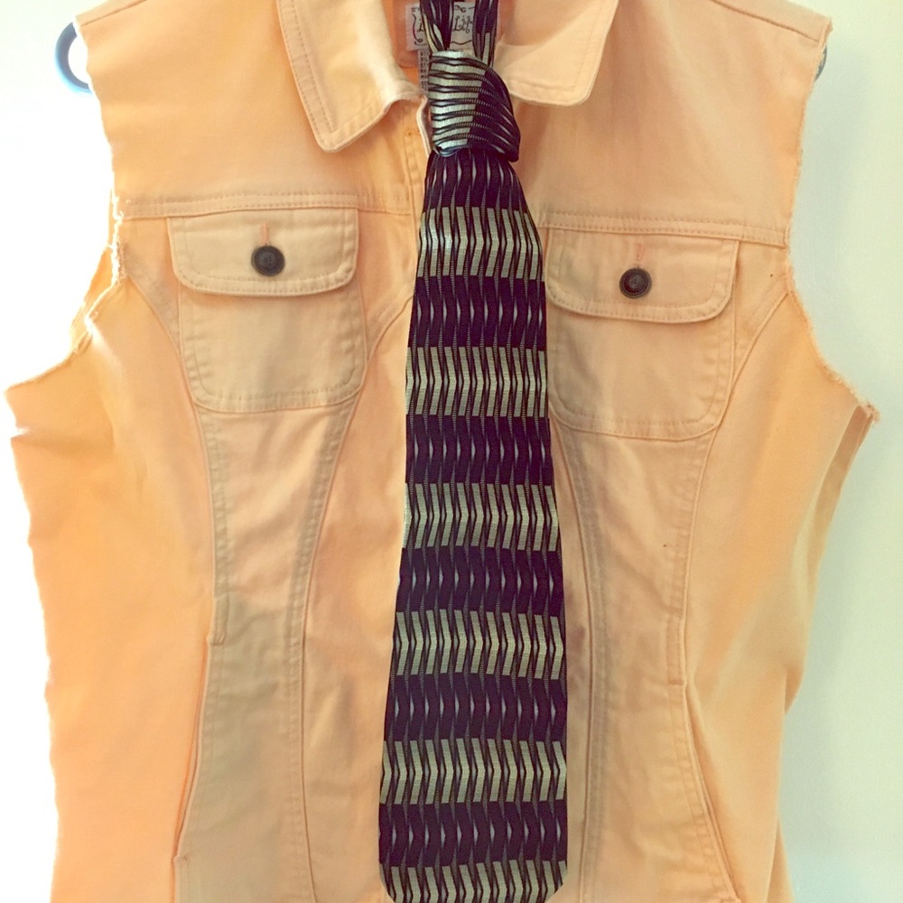 Jean vest w/silk tie & bandana